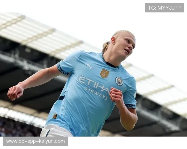 曼城肋部直塞制造杀机,哈兰德抢点推射入网