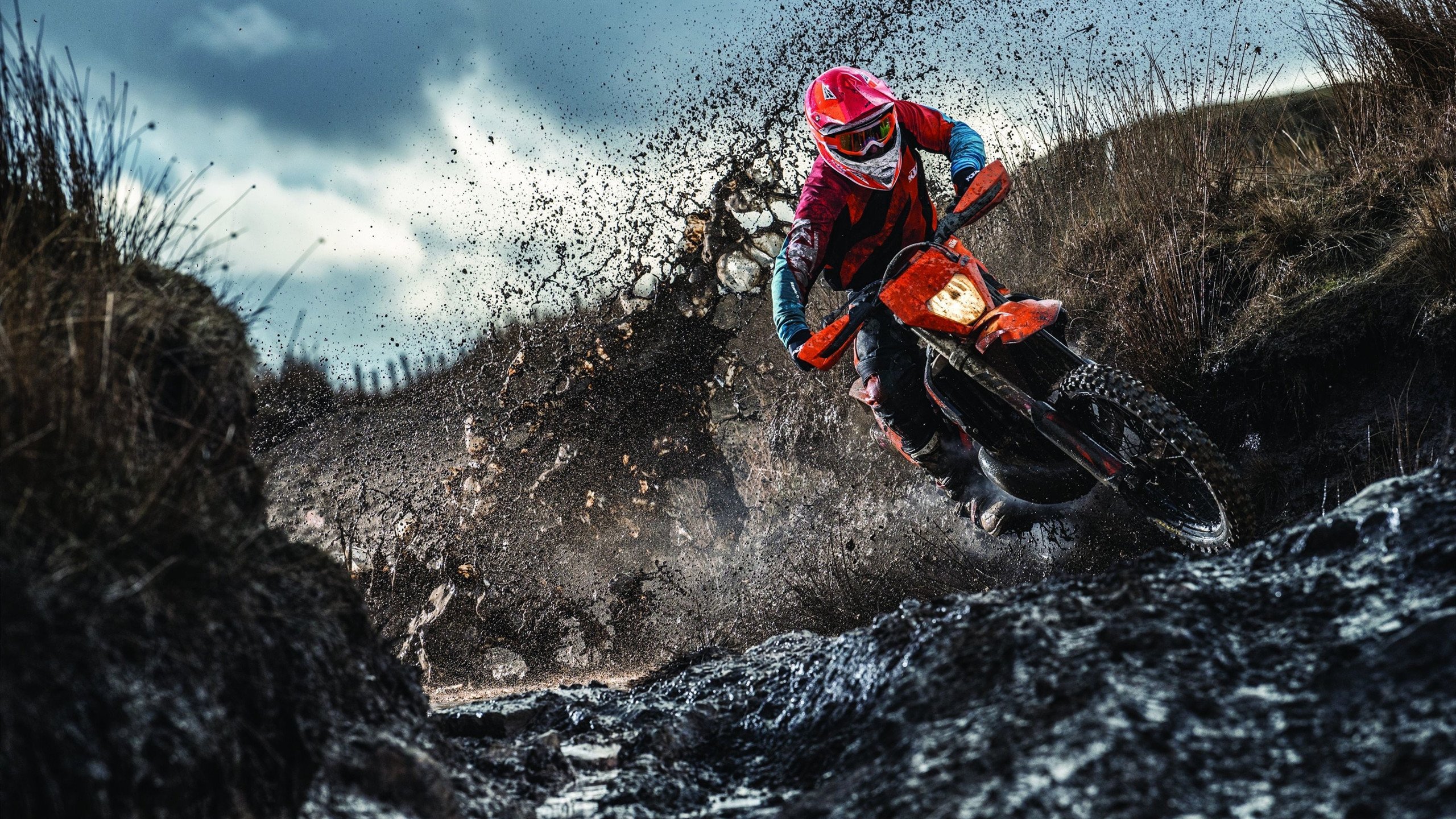 中国举重队在训练中挑战更高重量，中国举重队好厉害